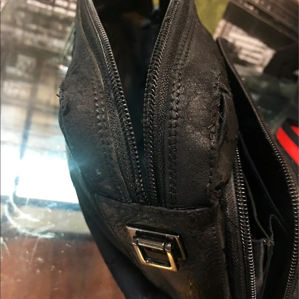 Authentic Gucci GG Canvas Shoulder Bag - Picture 12 of 13